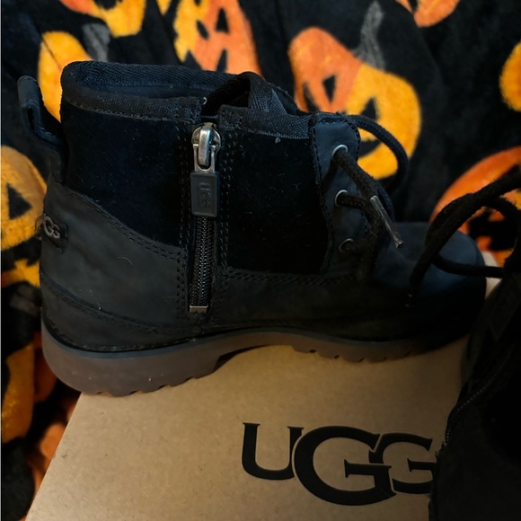 Ugg Boys Bradley Ankle Boot - Picture 5 of 8